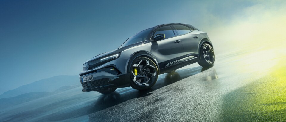 A front shot of Mokka GSE Rally